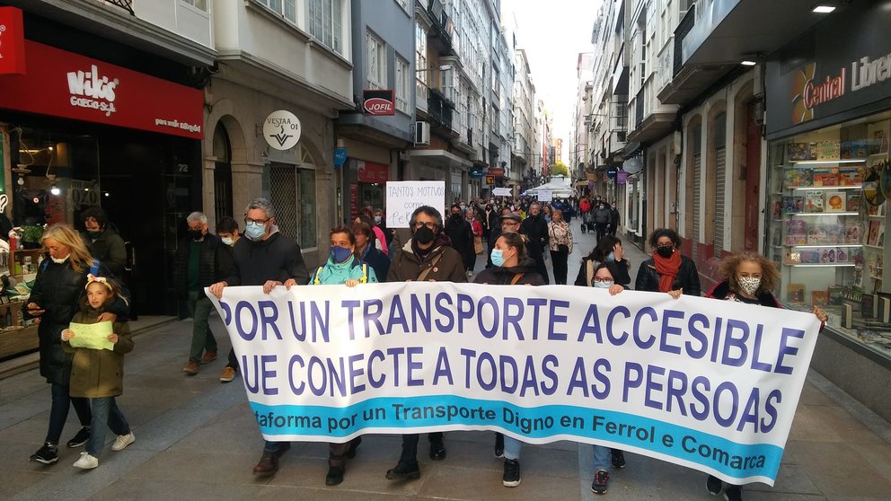 Manifestación por un transporte digno en Ferrol.