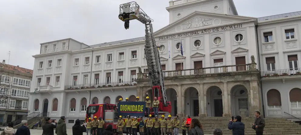 Acci&oacute;n desenvolvida polos bombeiros de Ferrol na praza de Armas