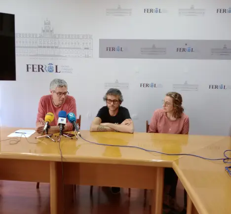 Iv&aacute;n Rivas e Mar&iacute;a L&oacute;pez xunto a Xavier Rodr&iacute;guez, representante da CIG