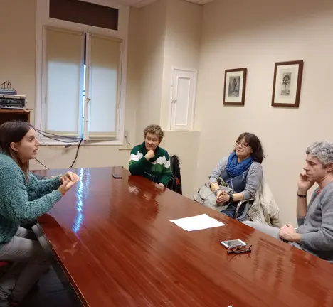 Encontro con artes&aacute;s locais