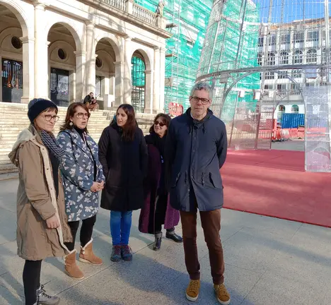 Iv&aacute;n Rivas coas artes&aacute;s da cidade