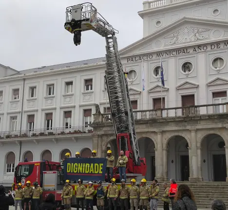 Acci&oacute;n desenvolvida polos bombeiros de Ferrol na praza de Armas